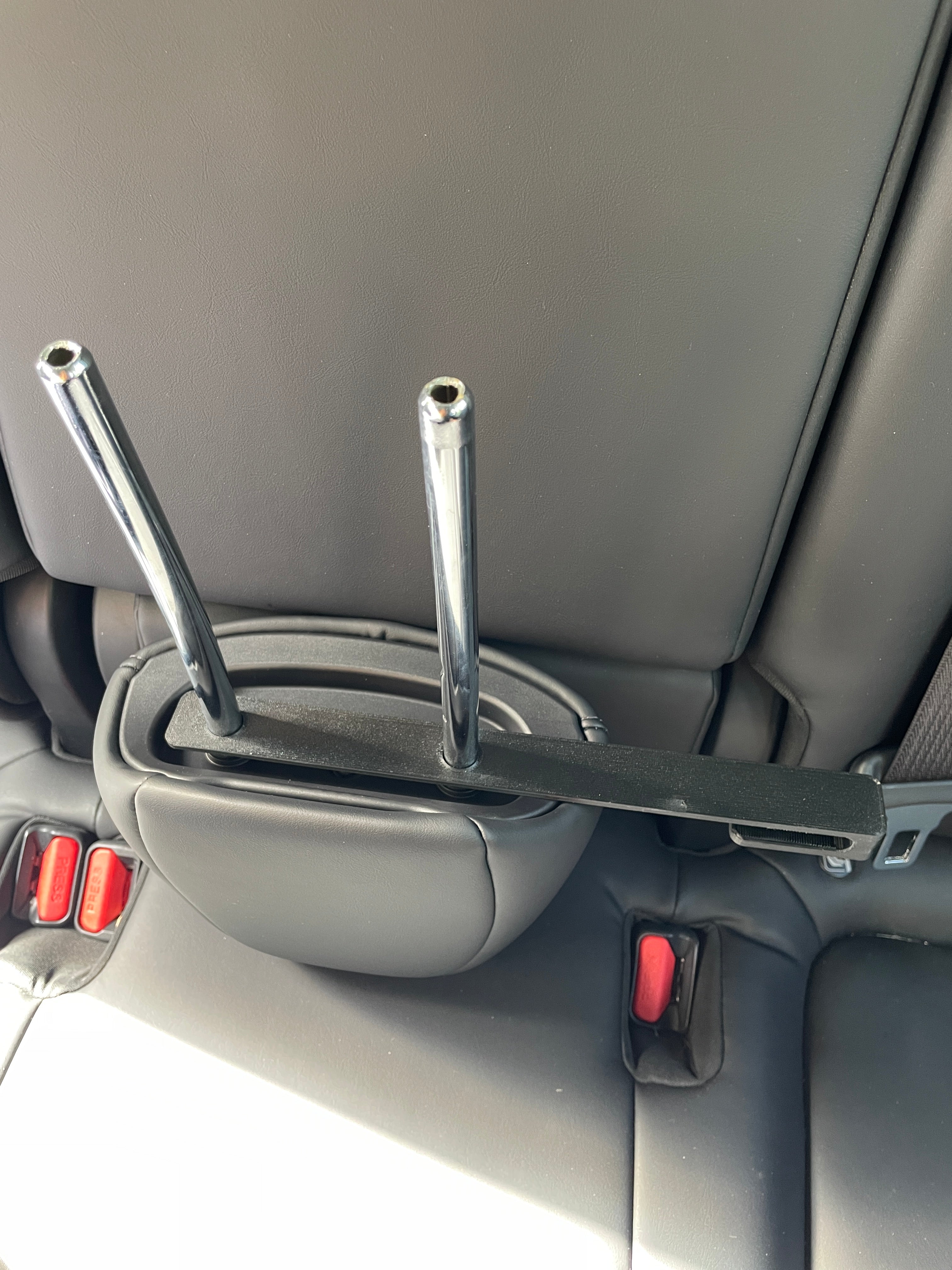 Seat belt holder clearance headrest